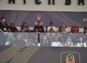 Menpora Dito Dampingi Presiden RI Buka Turnamen Sepak Bola Piala Presiden 2024