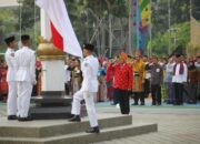 Semangat Kemerdekaan Kemenpora Gelar Upacara HUT ke-79 dengan Baju Adat
