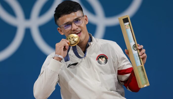 Rizki Juniansyah Ukir Sejarah, Raih Emas Olimpiade Pertama untuk Angkat Besi Indonesia