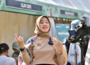 Amalia Pradifera Seniman Yang Memanfaat Keramik Sebagai Objek Untuk Melukis