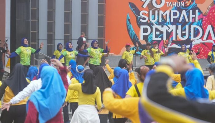 Senam Krida Kemenpora Rutin Gelar Olahraga Bersama PMKI di Tengah Hujan