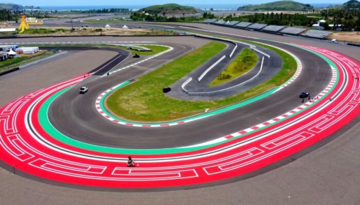 Pekerja Lokal Lombok Perbaiki Sirkuit Jelang Balapan Internasional