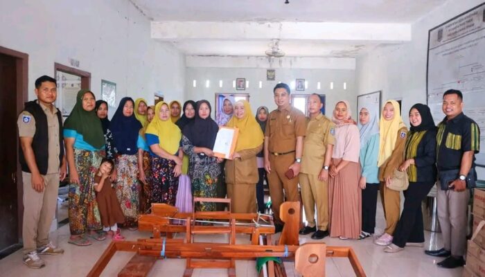 IKM Tenun Desa Semoyang Terima Bantuan Rp300 Juta dan Pelatihan Kapasitas