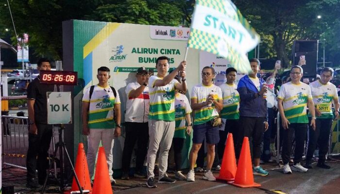 Wamenpora Lepas Ribuan Peserta AliRun Cinta Bumi di Tangerang Selatan